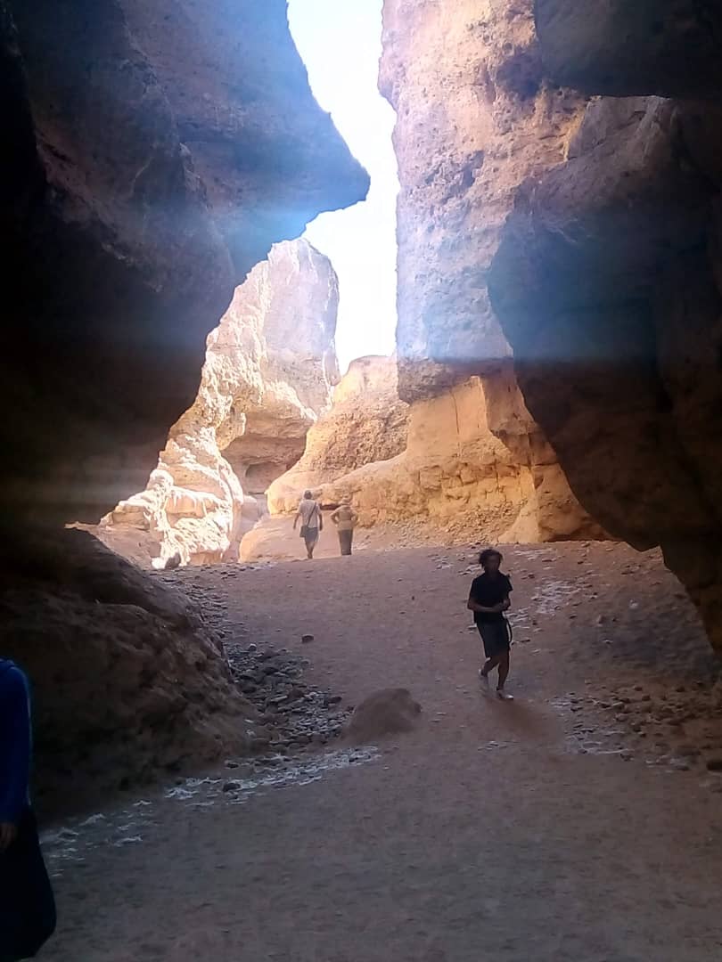 Walkers inside the narrow walls of Sesriem Canyon